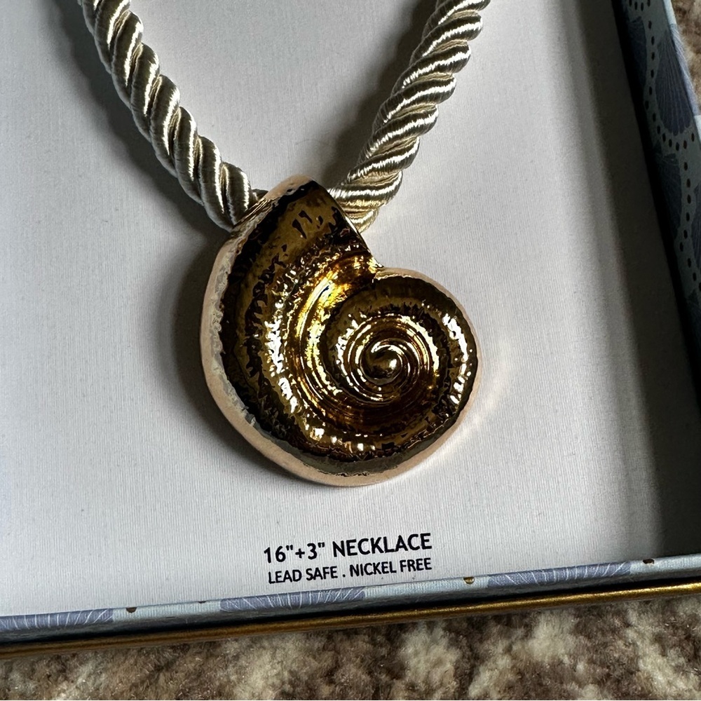 NIB- Piper K Shell Cord Necklace - Picture 2 of 3